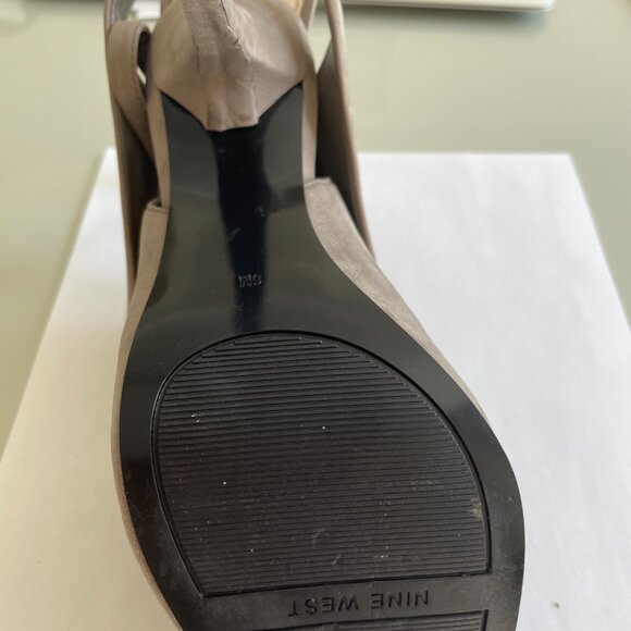 Nine West Grey Suede Peep Toe Sling Back Platform Pumps - Picture 4 of 8